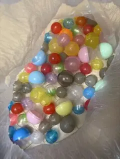 ガチャガチャ　カプセル　空　80個以上