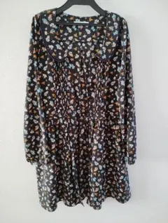 花柄長袖ワンピース 黒ローリーズファーム