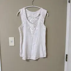 刺繍入り ホワイト タンクトップ