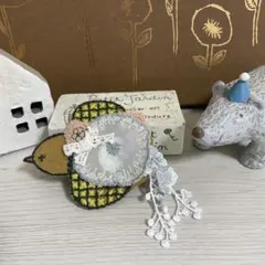ミナペルホネン ハンドメイドブローチ＊春へ〜花＊運ぶ鳥プロバーのブローチ