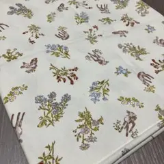 オックス生地　コスモスバンビ　フラワー　子鹿　オフホワイト　アニマル