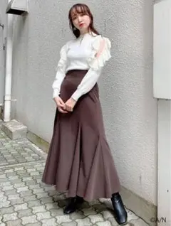 dazzlin にじさんじチャイナボタンセミフレアスカート セーター 白雪巴のサムネイル