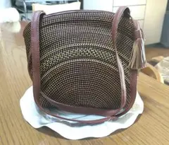 またまたお値下げ！タイ製ブラウンとベージュの肩掛け出来るバッグ