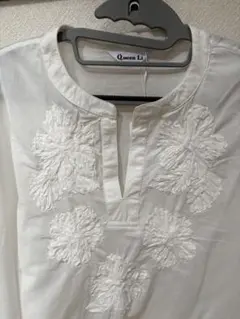 Queen Li 刺繍入り五分袖シャツ Mサイズ ホワイト