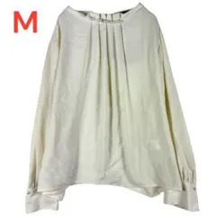 新品未使用　アイボリー　Mサイズ　パール　プリーツシャツ ブラウス　バックリボン