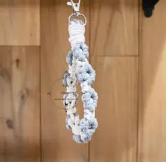 マクラメ編みスマホストラップ