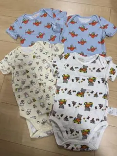 ユニクロ　ボディースーツ　4枚セット