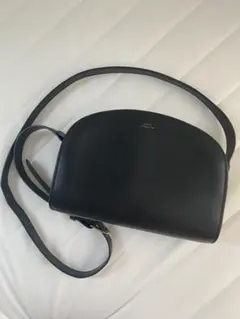 A.P.C. ハーフムーンバッグ