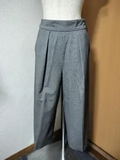 おしゃれ　アーバンリサーチ　グレー プリーツ入り パンツ　ビジネス