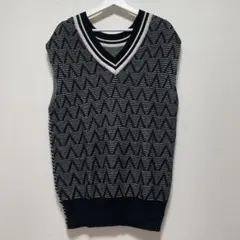 幾何学模様 Vネック ノースリーブニット