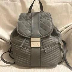 美品【MICHAEL KORS】マイケルコース　グレー レディースリュックバッグのサムネイル