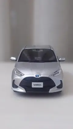 TOYOTA YARIS カラーサンプルミニカー シルバーのサムネイル