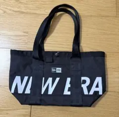 NEW ERA トートバッグ ミニ 6L プリントロゴ ブラック × ホワイト