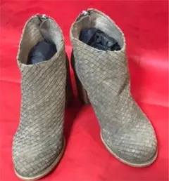 オフィチーネクリエイティブのスタイリッシュなカーフスエードブーツ(春〜秋最適)