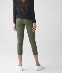 Lululemon ヨガパンツ クロップド丈 カーキ サイズ6のサムネイル