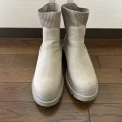 ベージュ スエード サイドゴアブーツ