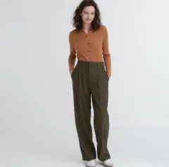 UNIQLO タックワイドパンツ オリーブ色 丈長め