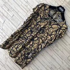 Dolce☆女性らしさ漂うフリル半袖ギャザーブラウス❣️ 幾何学模様 チュニック