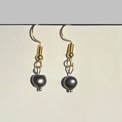 ブラックグレー淡水パールピアス