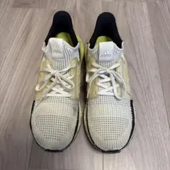 adidas ウルトラブースト スニーカー
