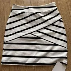 リップサービス　ミニ丈スカート