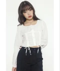 LAGUA GEM HEM SHIRRING トップスホワイトのサムネイル