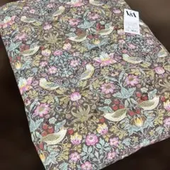 V&A マルチカバー　いちご泥棒　特大長方形　200×300 ブラウン