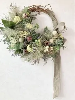 ナチュラルドライフラワー　グリーンとスモークツリーのハーフリース