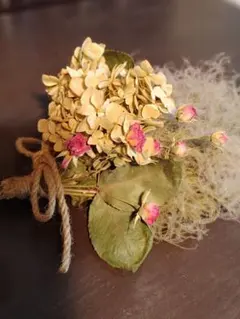 スモークツリー、紫陽花、ミニ薔薇の スワッグのサムネイル