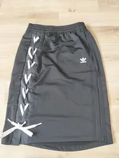【美品】adidas アディダス　 レースアップ スカート　Mのサムネイル