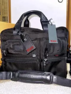 ほぼ新品テュミTUMIビジネスバッグ ブリーフケース　パソコン収納 定番のサムネイル