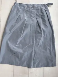 新品未使用品　シルク　スカート　森英恵　Hanae Mori38 グレーシルバーのサムネイル
