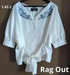 【Rag Out】Мサイズ　白　ブルー花柄 刺繍入り ブラウス