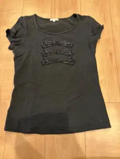 TO BE CHIC （トゥービーシック）リボンビーズ装飾半袖 Tシャツブラックのサムネイル