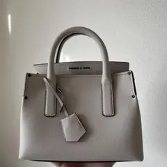 Charles & Keith ベージュ ミニハンドバッグ 取り外しタグ付き