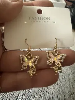 SALE新品‼️蝶モチーフ ゴールド ピアス