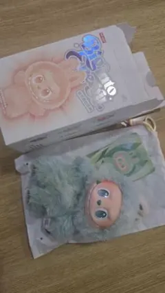 ポップマート ぬいぐるみ　labubu big into energy