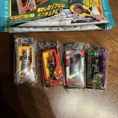 仮面ライダー　ソフビパッケージチャーム&チョコスナック