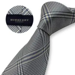 BURBERRY チェック柄 首輪 青　箱付　イギリスで購入　新品　試着のみ BURBERRY チェック柄 首輪 青 箱付 イギリスで購入 新品 試着のみ