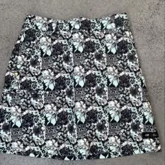 ＊*＊様 ニューバランスゴルフ　総柄スカート　サイズ0 美品　定価12,100円