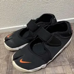 NIKE 足袋型スニーカー ブラック/オレンジ