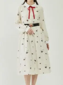 アクシーズファム　いちご刺繍クリーム色ワンピース