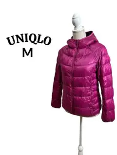 UNIQLO M フード付きピンクウルトラライトダウンジャケット 収納袋付き