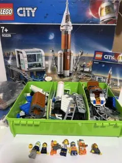 LEGO City 60228 セット ミニフィギュア付き