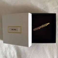 MIUMIU エナメルメタル ヘアクリップ 黒のサムネイル