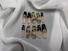 ブラックフレンチ×ゴールドビジュー ネイルチップ｜量産型／地雷／ロング