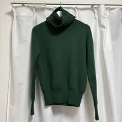 ダークグリーン タートルネックセーター