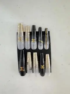 CHANEL ネイルチップ ロング コフィン型 ブラック ゴールドのサムネイル