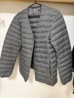 グレー ウルトラライトダウン　ユニクロ