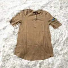 MARC JACOBSヘンリーネックTシャツ袖プリントキャメルのサムネイル